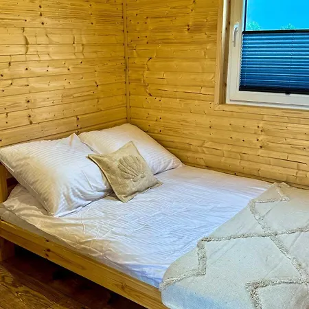 Nadmorskie Chatki, Domki Letniskowe, Balia, Sauna Semesterbostad *